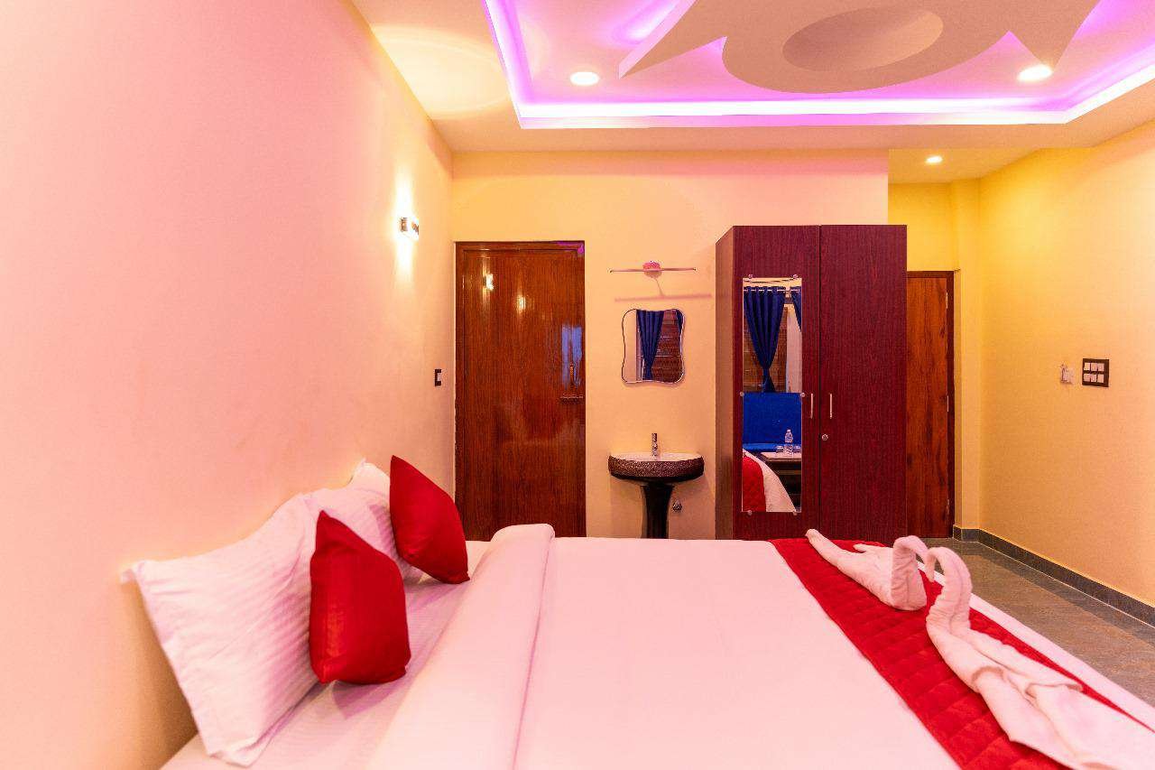 Private mini pool room Pondicherry
